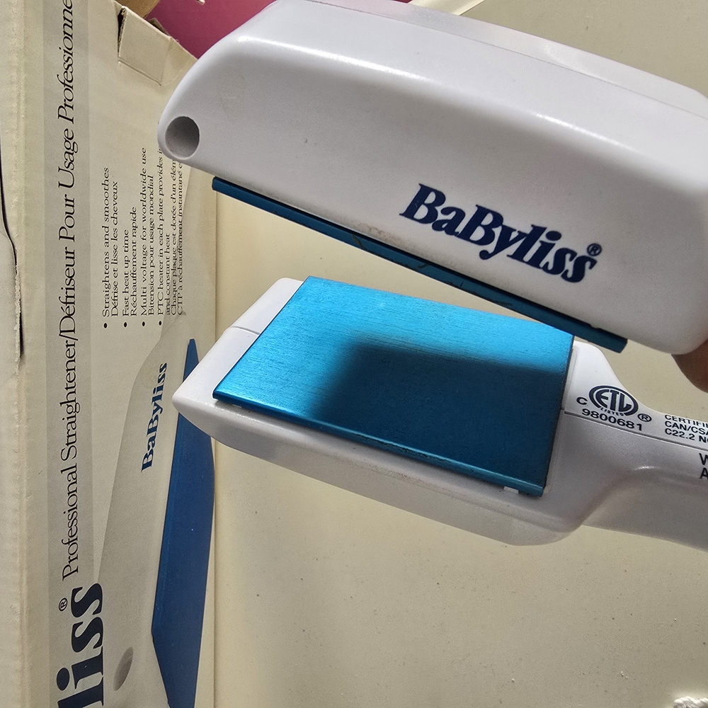 BaByliss White and Blue Hair Straightener - Picture 2 of 3